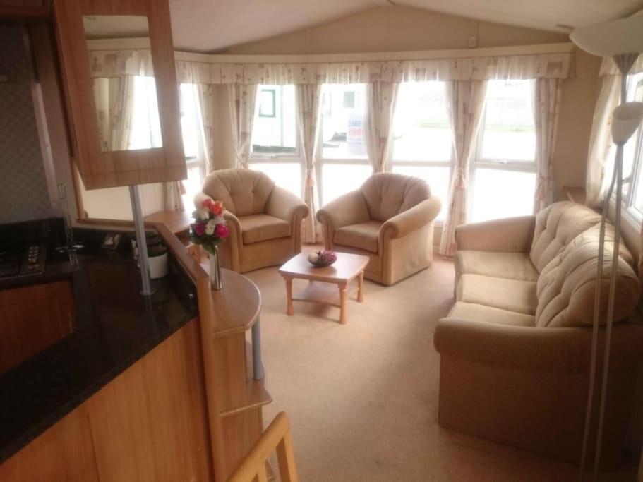 2 Bedroom Static Caravan On Quiet Park Near Caernarfon & Snowdonia Exterior photo
