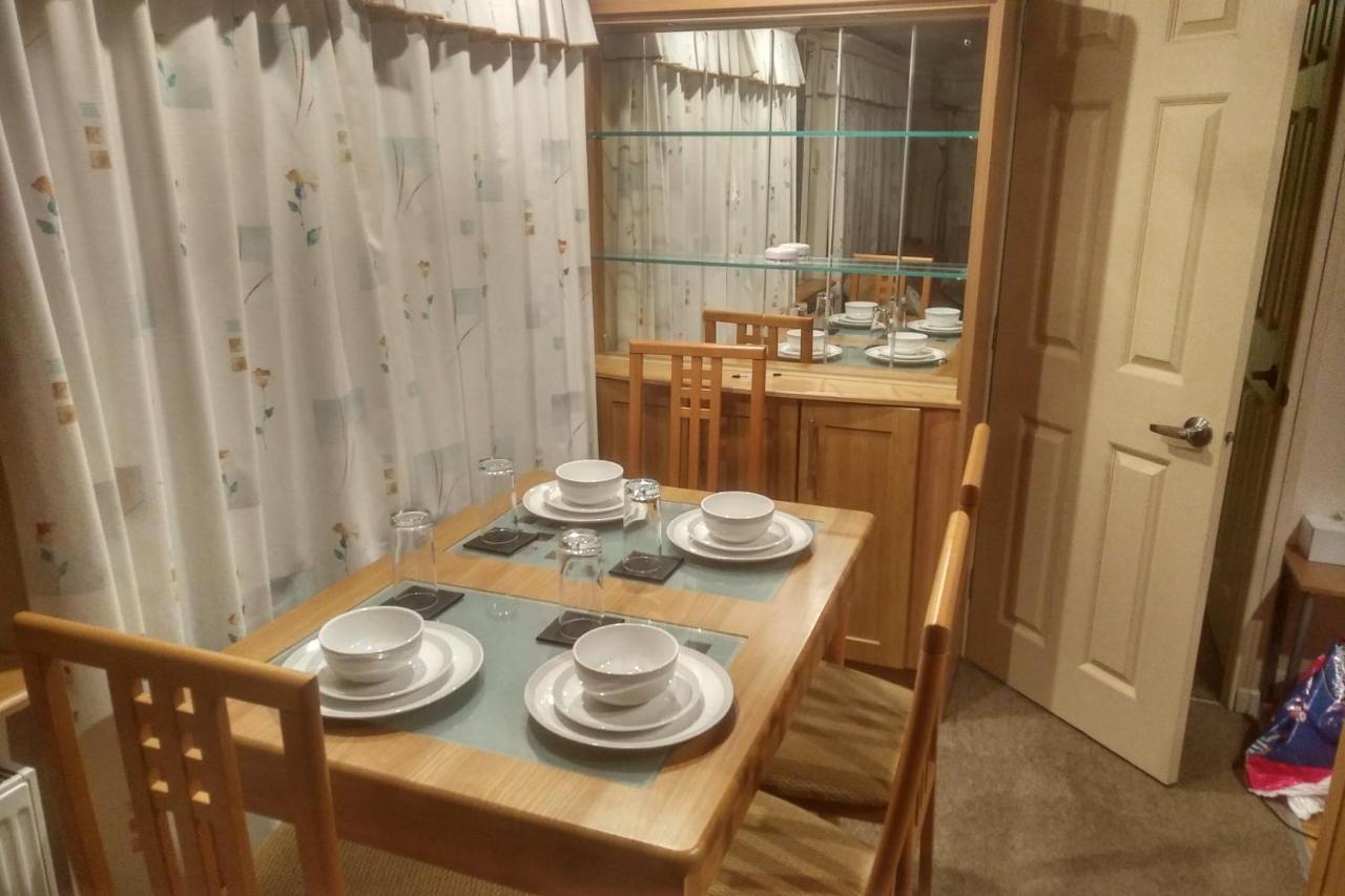 2 Bedroom Static Caravan On Quiet Park Near Caernarfon & Snowdonia Exterior photo